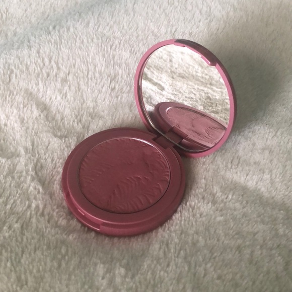 Tarte Blush - Picture 1 of 3